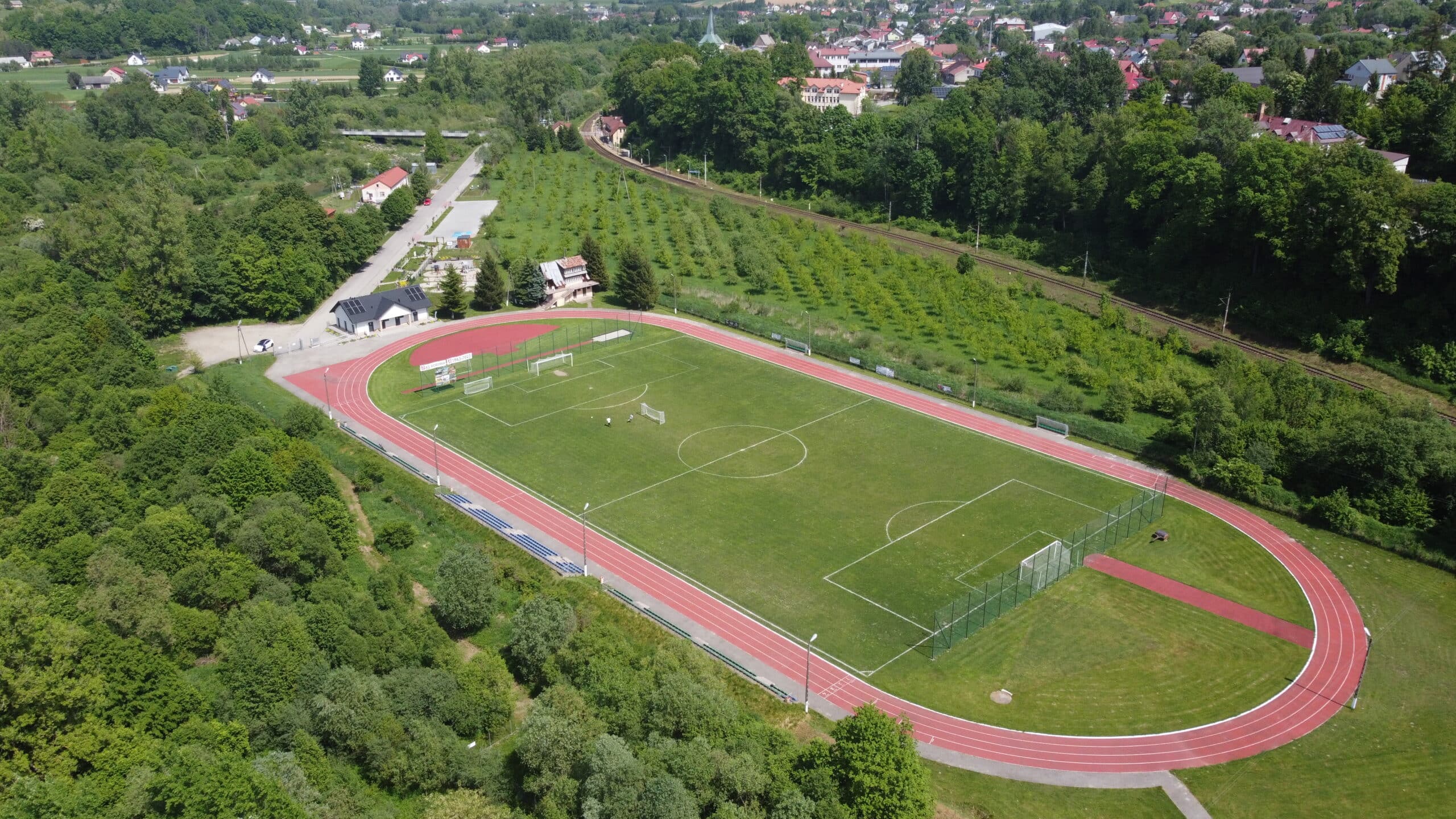 Stadion w Bobowej z lotu ptaka
