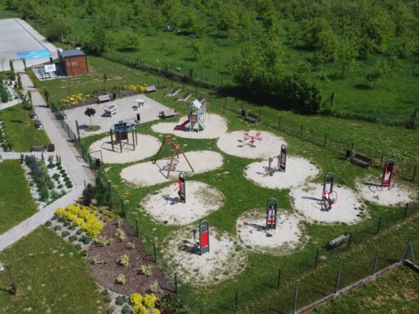 Plac zabaw w Bobowej