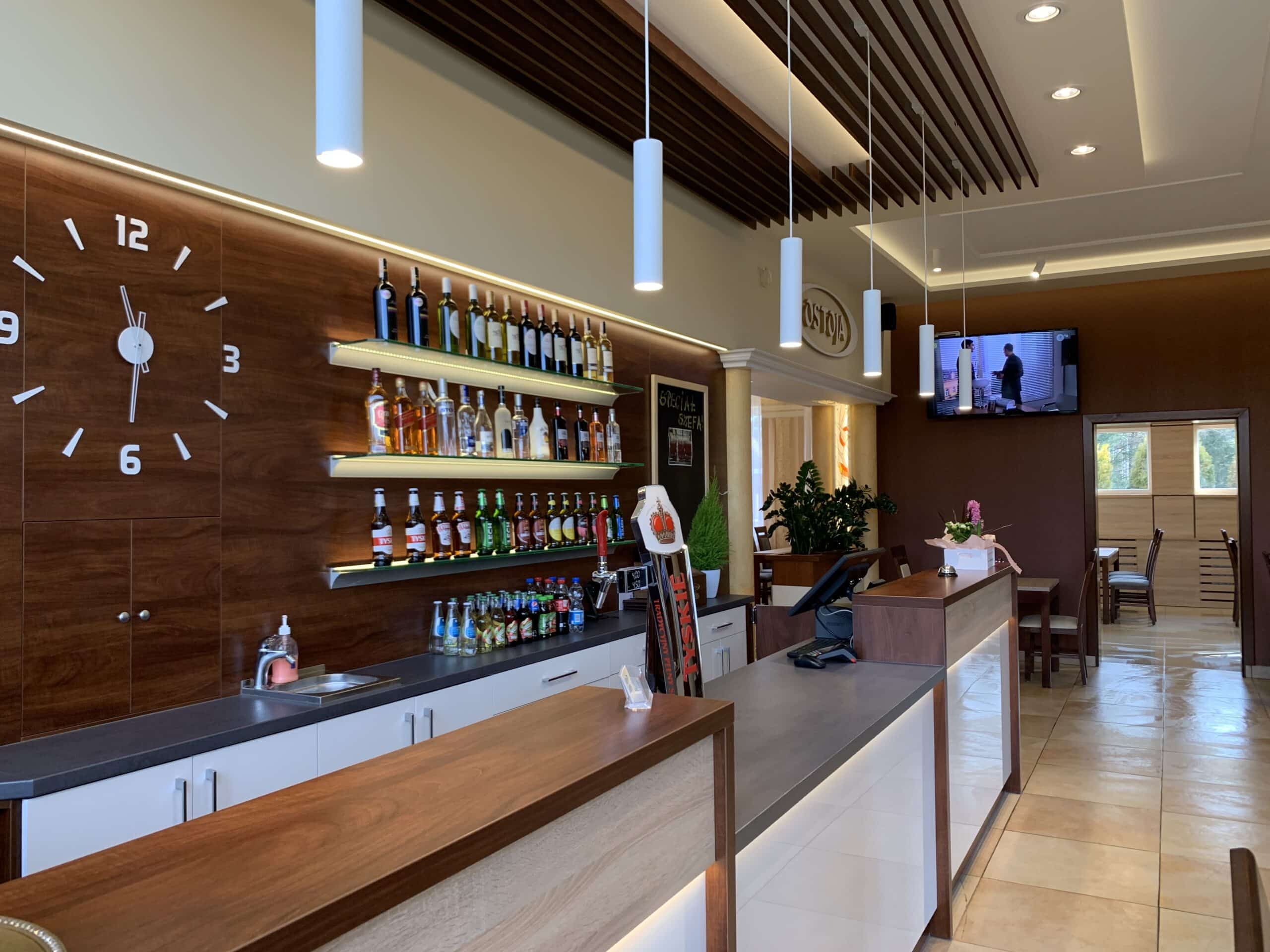 Wnętrze Restauracji Ostoja z barem