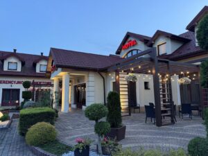 Budynek Hotelu Ostoja w Bobowej