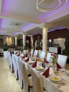 Sala restauracyjna Ostoja w Bobowej