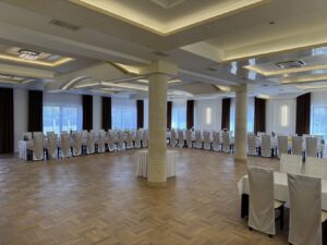 Sala taneczna w Hotelu Ostoja w Bobowej