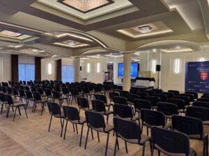 Sala taneczna w Hotelu Ostoja w Bobowej