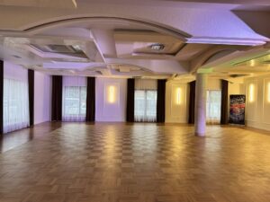 Sala taneczna w Hotelu Ostoja w Bobowej