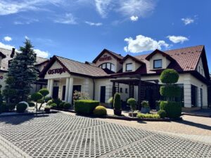 Budynek Hotelu Ostoja w Bobowej